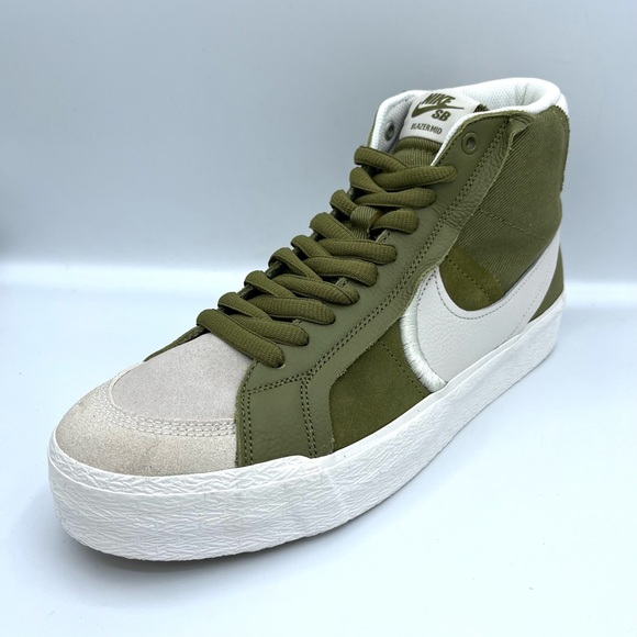 Nike Zoom Blazer Mid Premium Sneakers - Picture 2 of 15